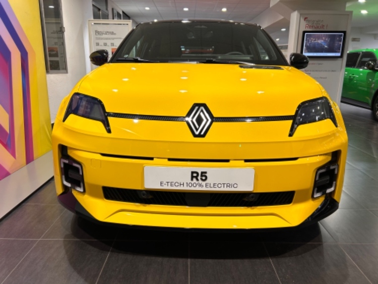 Renault 5 E-Tech 150 Comfort Range Iconic Five foto 4