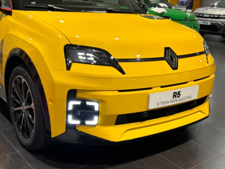 Renault 5 E-Tech 150 Comfort Range Iconic Five foto 9